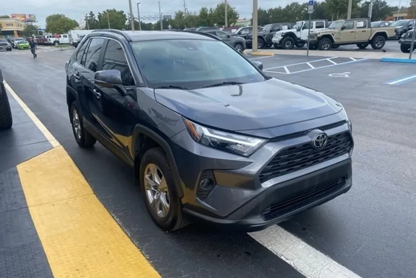 2024 Toyota RAV4 XLE photo 1