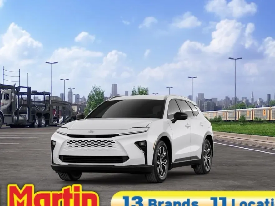 2025 Toyota Crown Signia XLE photo 1