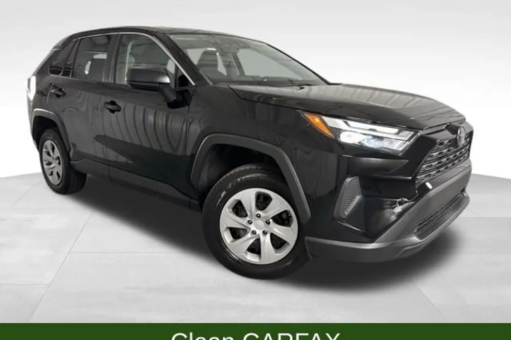 2023 Toyota RAV4 LE photo 1