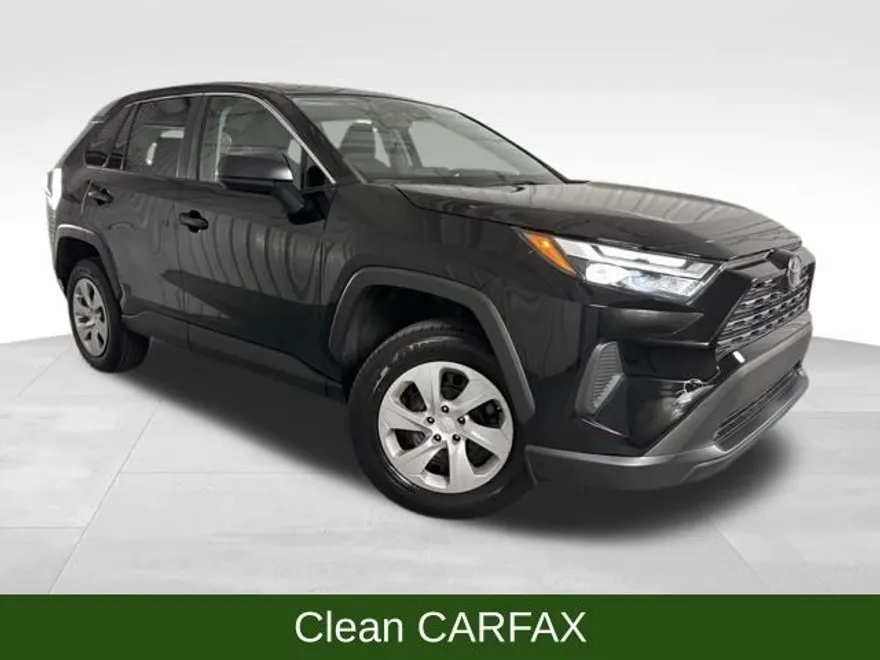 2023 Toyota RAV4 LE photo 1