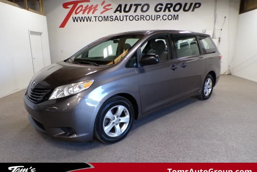 2015 Toyota Sienna L photo 1