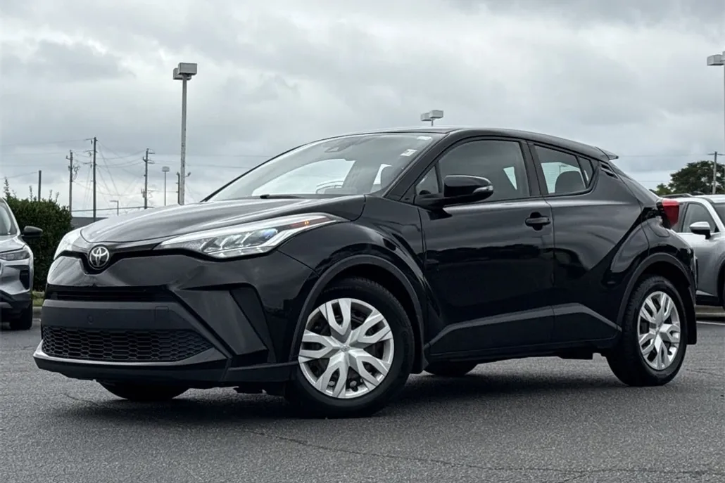 2021 Toyota C-HR LE photo 1