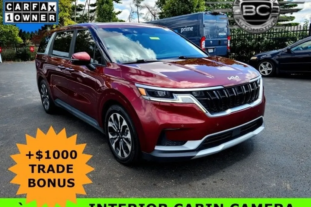 2022 Kia Carnival EX photo 1