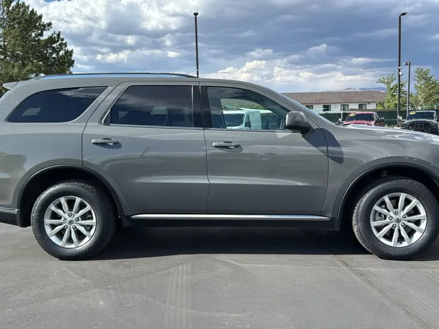 2022 Dodge Durango SXT photo 1