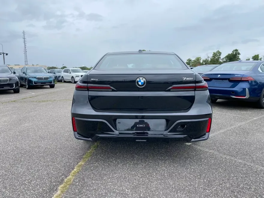 2026 Bmw 740i xDrive Sedan photo 1