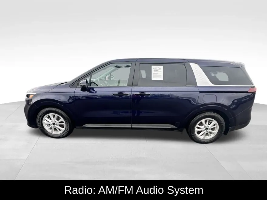 2024 Kia Carnival LX photo 1