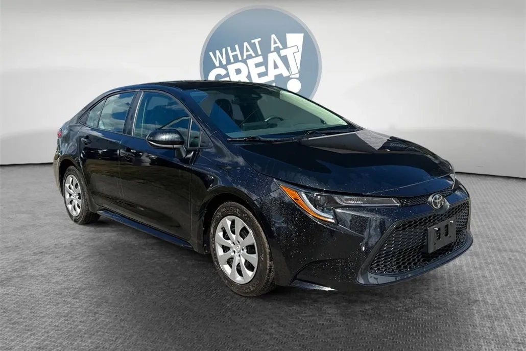 2022 Toyota Corolla LE photo 1