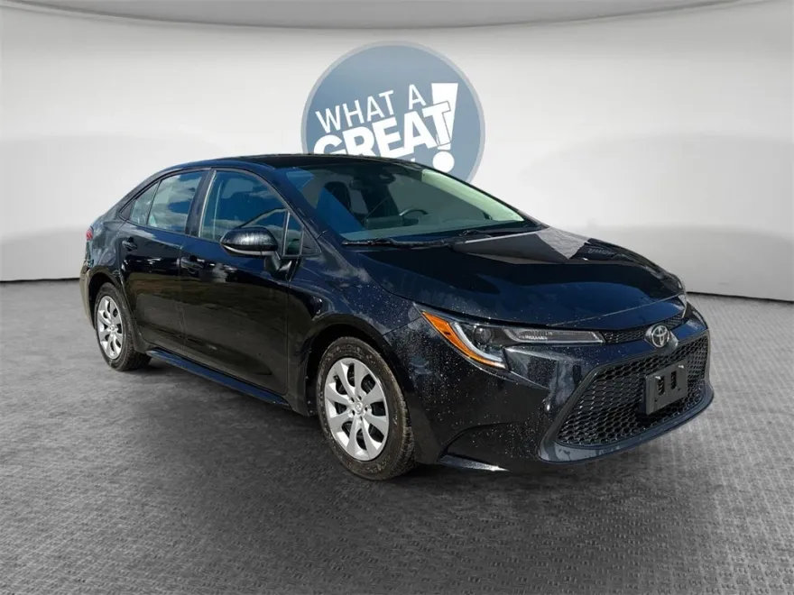 2022 Toyota Corolla LE photo 1