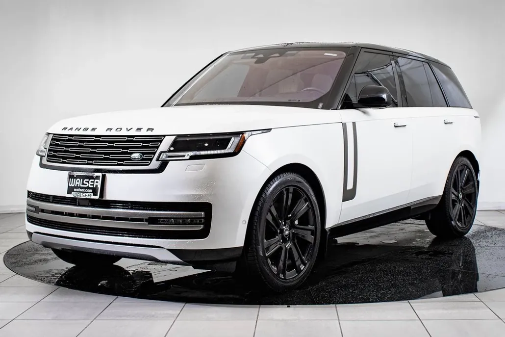 2022 Land Rover Range Rover SE photo 1