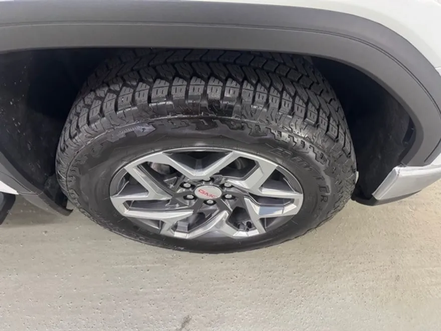 2024 Gmc Sierra 1500 SLT photo 1
