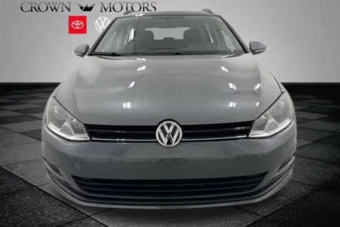 2017 Volkswagen Golf SportWagen S photo 2