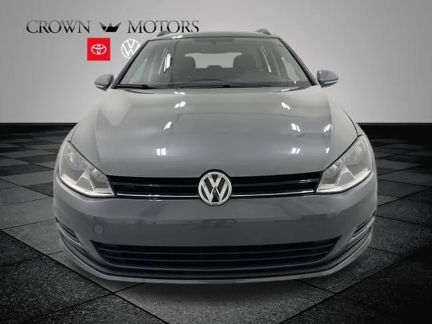 2017 Volkswagen Golf SportWagen S photo 2