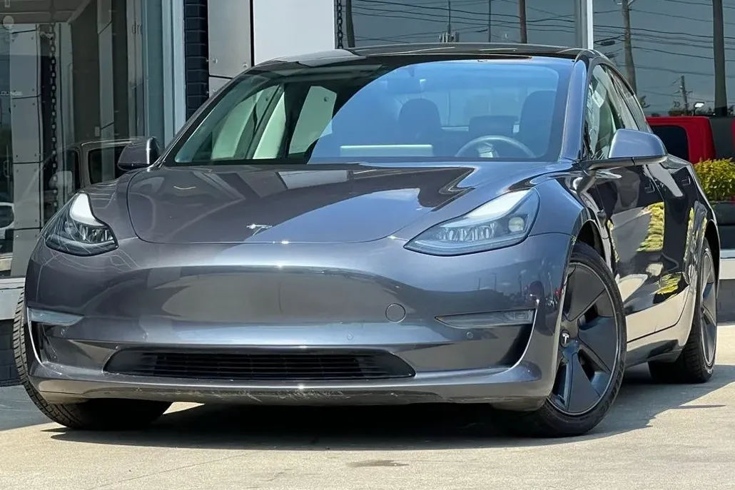 2021 Tesla Model 3 Standard Range Plus photo 1