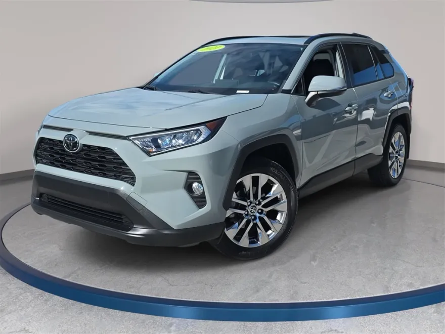 2021 Toyota RAV4 XLE Premium photo 1