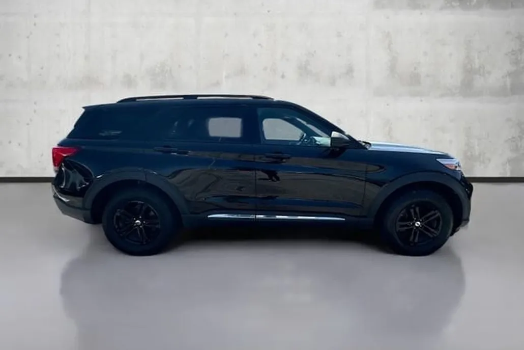 2020 Ford Explorer XLT photo 1