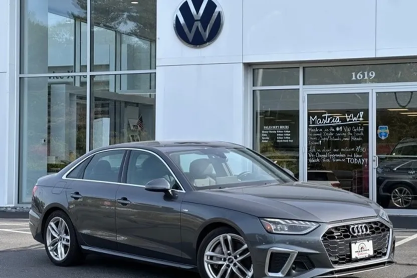 2023 Audi A4 45 S line Premium Plus Quattro photo 1