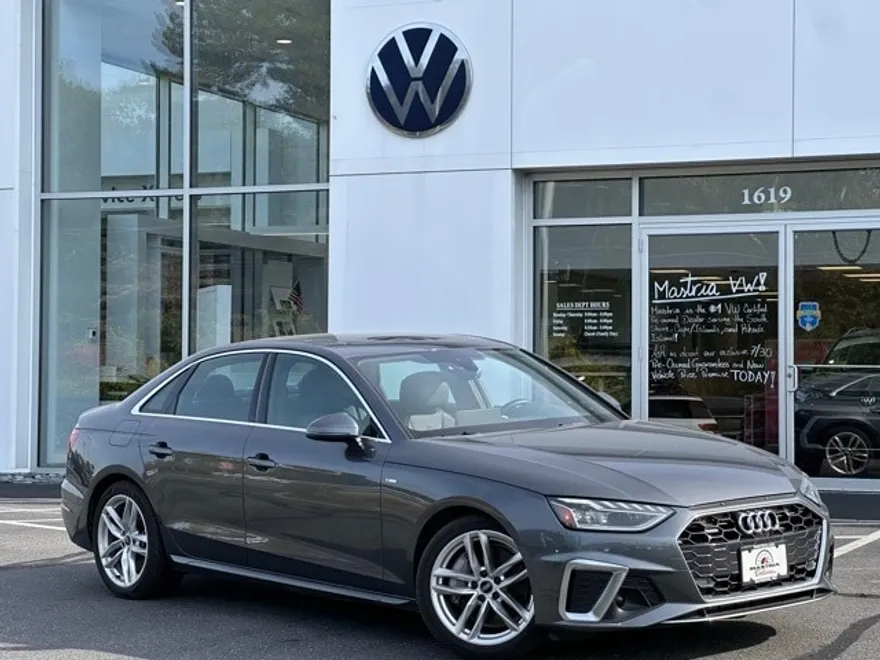 2023 Audi A4 45 S line Premium Plus Quattro photo 1