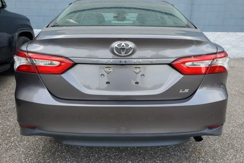 2018 Toyota Camry LE photo 1