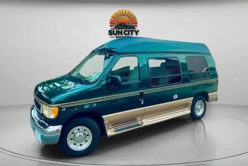 2001 Ford E-250 photo 1