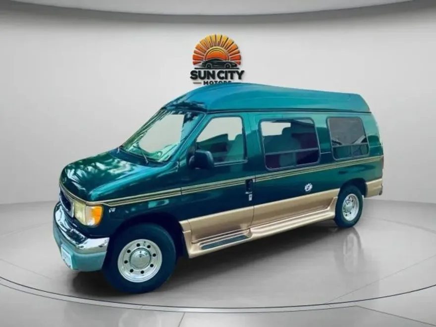 2001 Ford E-250 photo 1