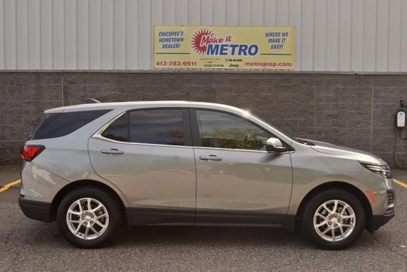 2024 Chevrolet Equinox LT photo 1