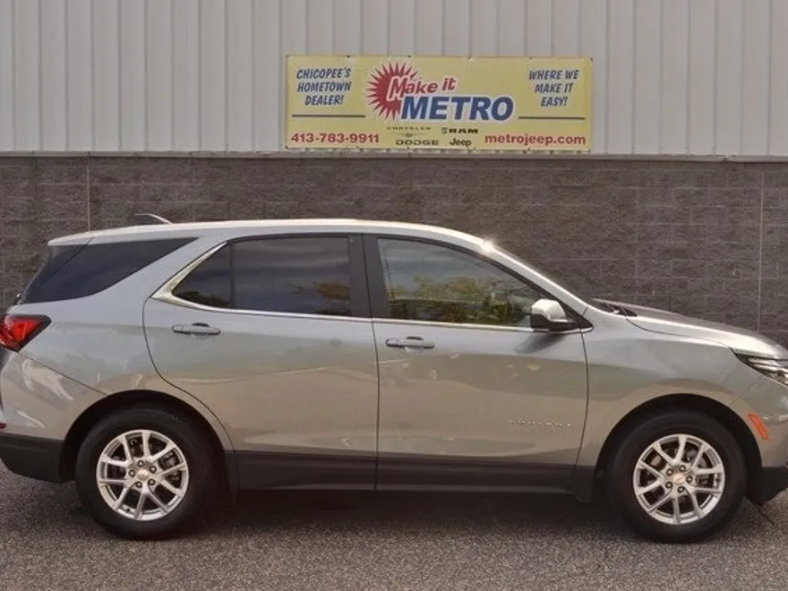 2024 Chevrolet Equinox LT photo 1