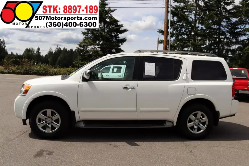 2011 Nissan Armada SV photo 1