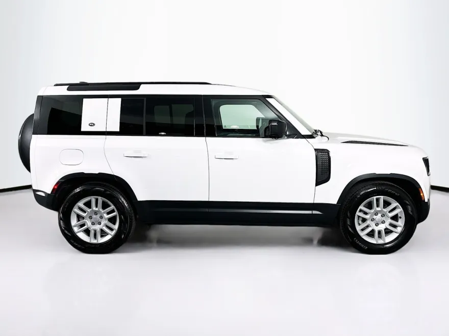 2024 Land Rover Defender 110 S photo 1