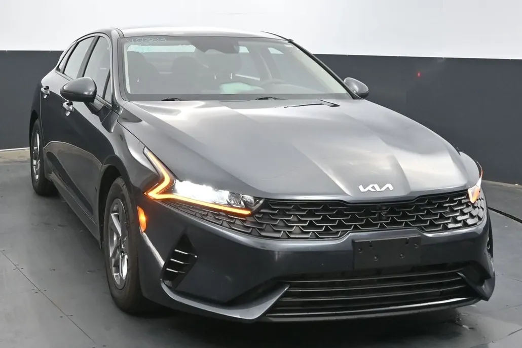 2023 Kia K5 LXS photo 1