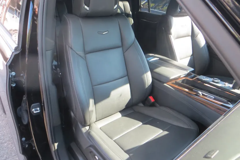 2023 Cadillac Escalade ESV Luxury photo 1