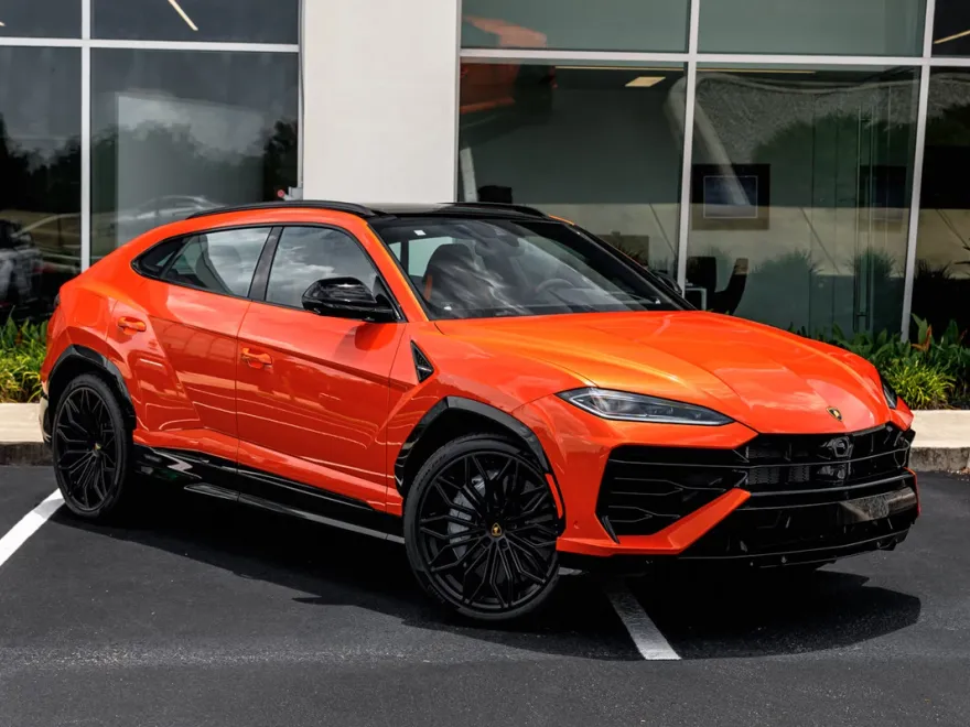2025 Lamborghini Urus SE photo 1