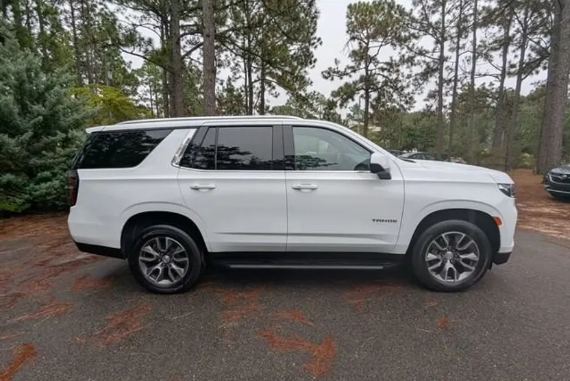 2023 Chevrolet Tahoe LT photo 1