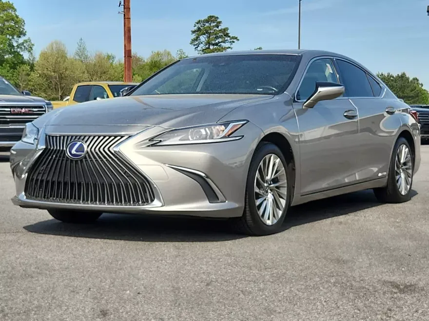 2019 Lexus ES 300h Luxury photo 1