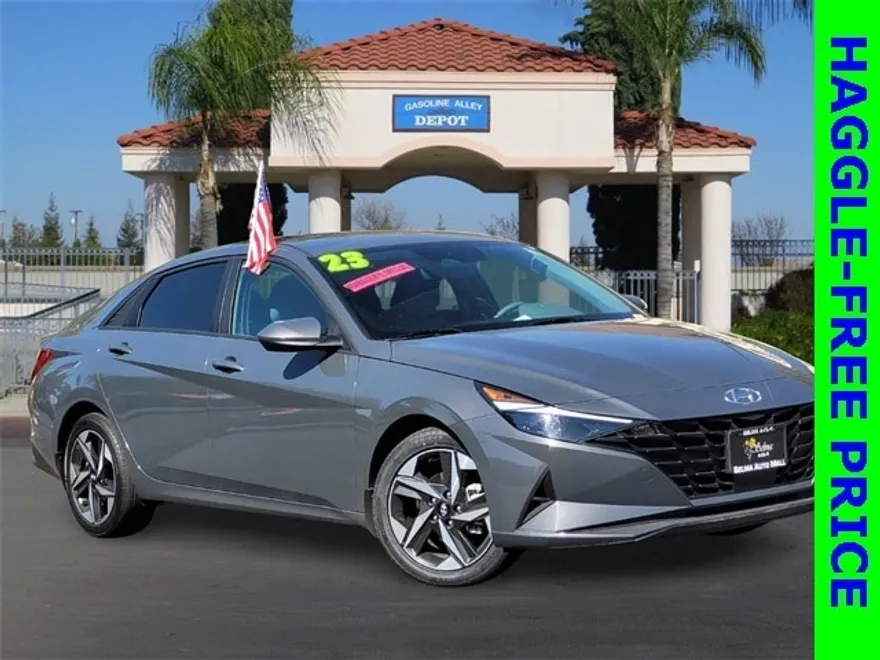 2023 Hyundai Elantra SEL photo 1