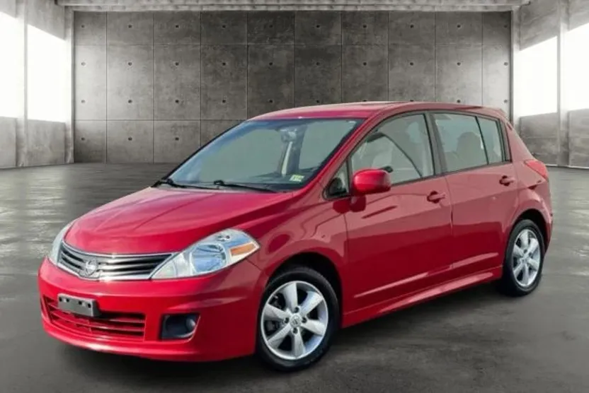 2012 Nissan Versa SL photo 1