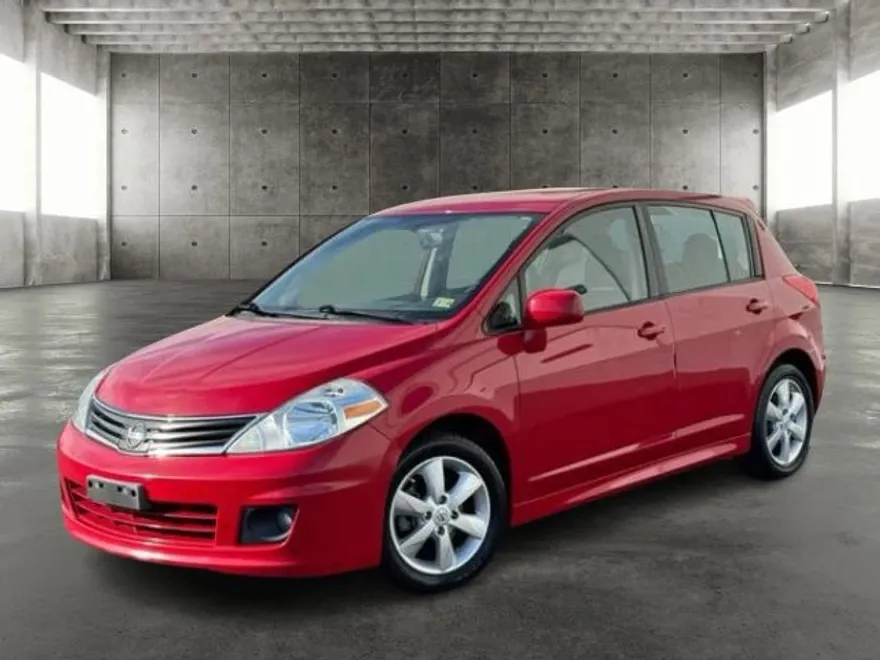 2012 Nissan Versa SL photo 1