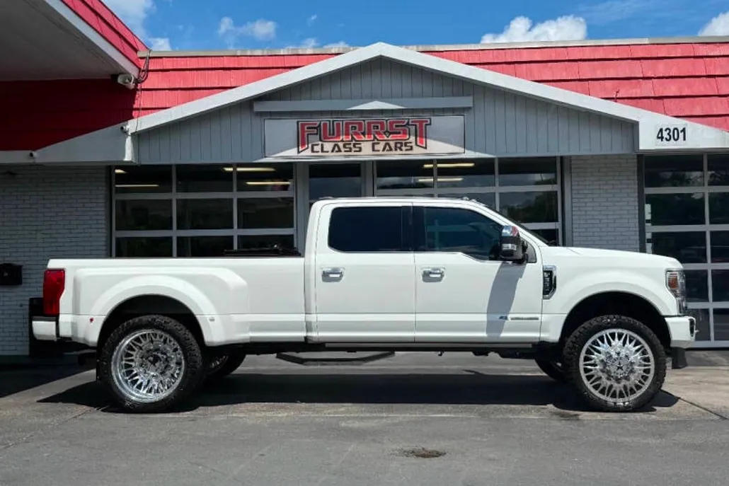 2022 Ford F-350 Platinum photo 1