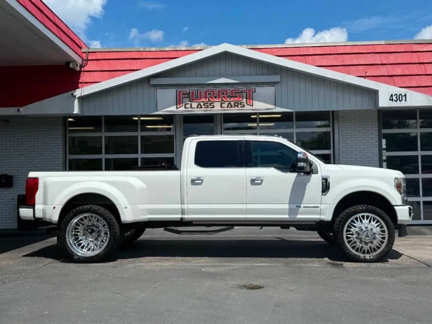 2022 Ford F-350 Platinum photo 1