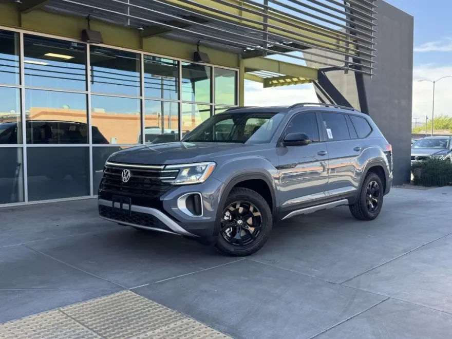 2024 Volkswagen Atlas Peak Edition SE Technology photo 1