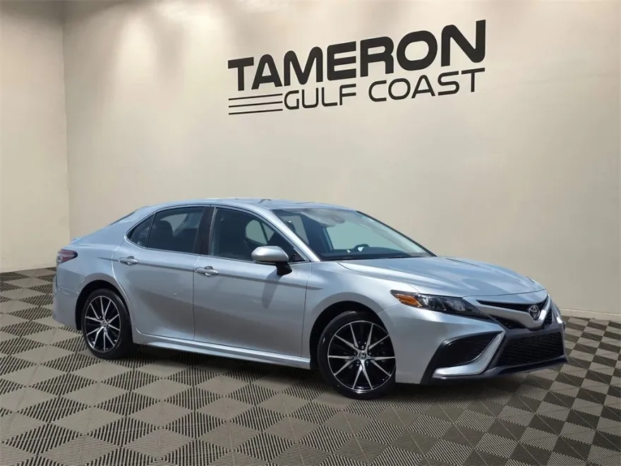 2023 Toyota Camry SE photo 1