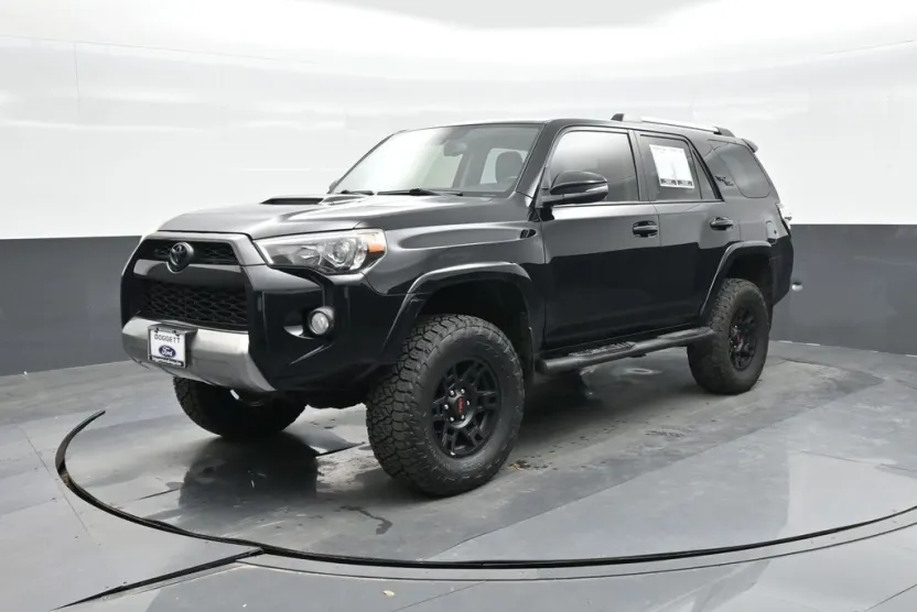 2017 Toyota 4Runner SR5 photo 1