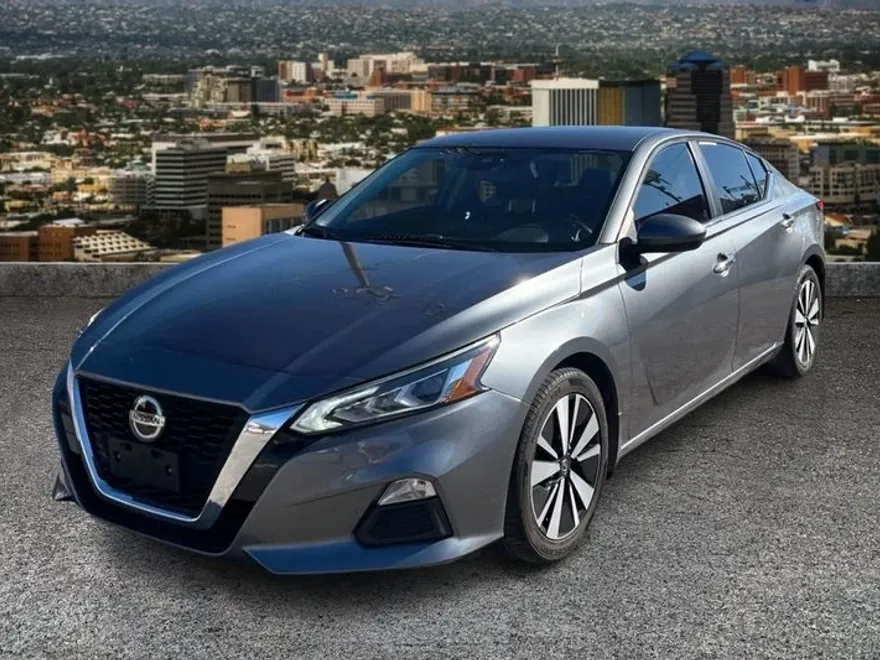 2022 Nissan Altima SV photo 1