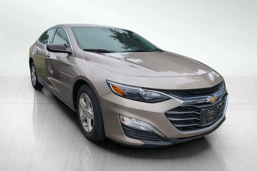 2023 Chevrolet Malibu LS photo 1