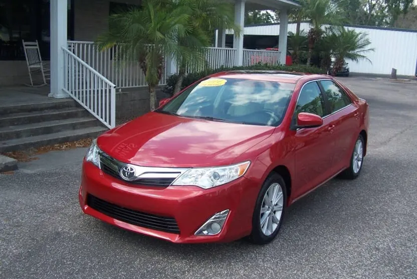 2014 Toyota Camry XLE photo 1