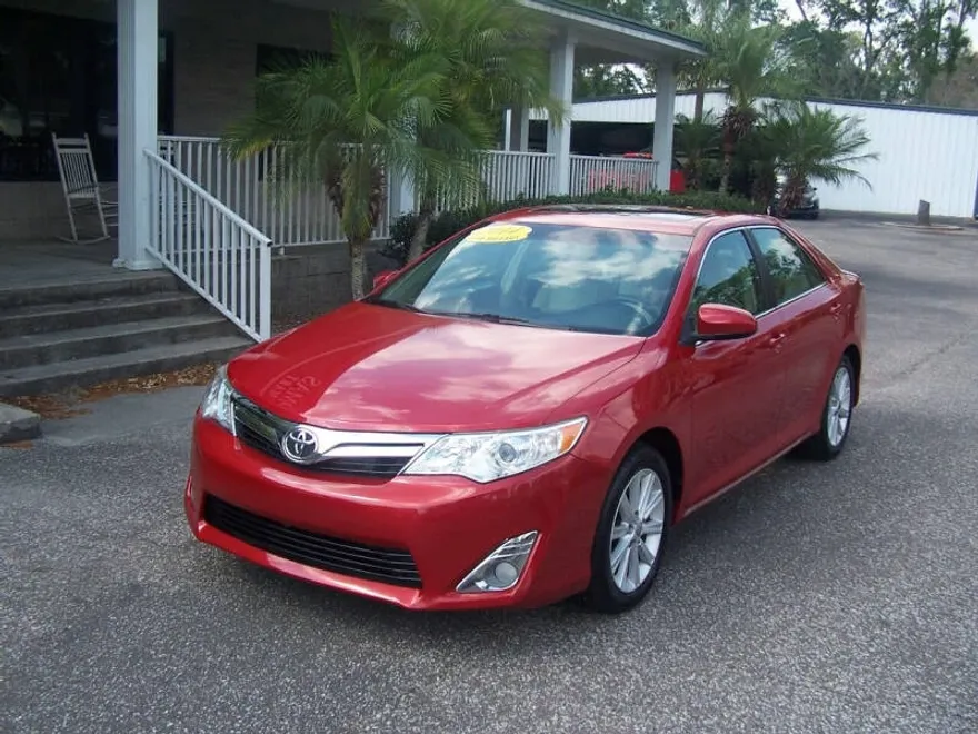 2014 Toyota Camry XLE photo 1