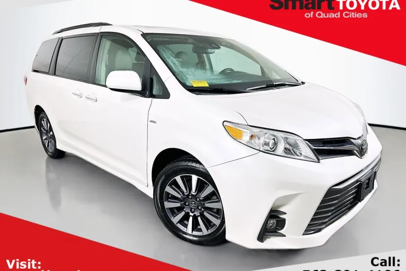 2023 Toyota Sienna XLE photo 1