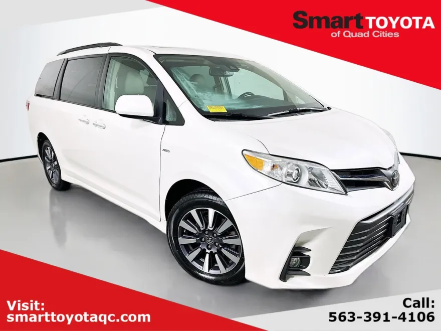 2023 Toyota Sienna XLE photo 1