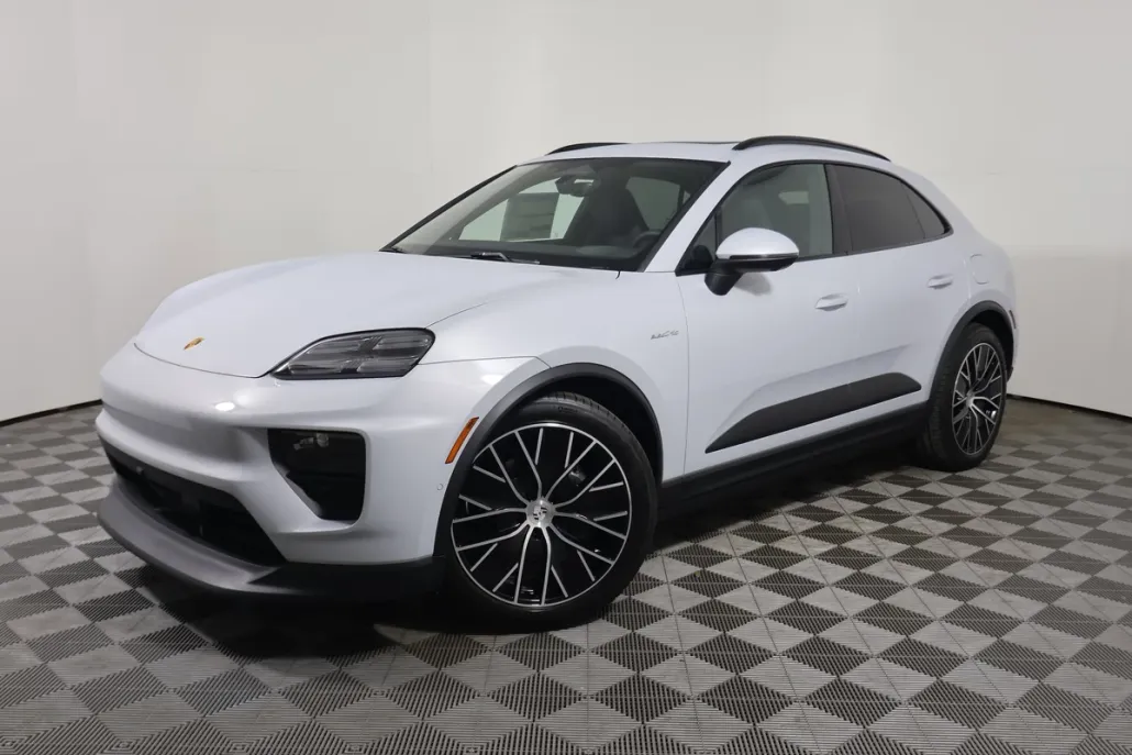 2025 Porsche Macan Electric photo 1