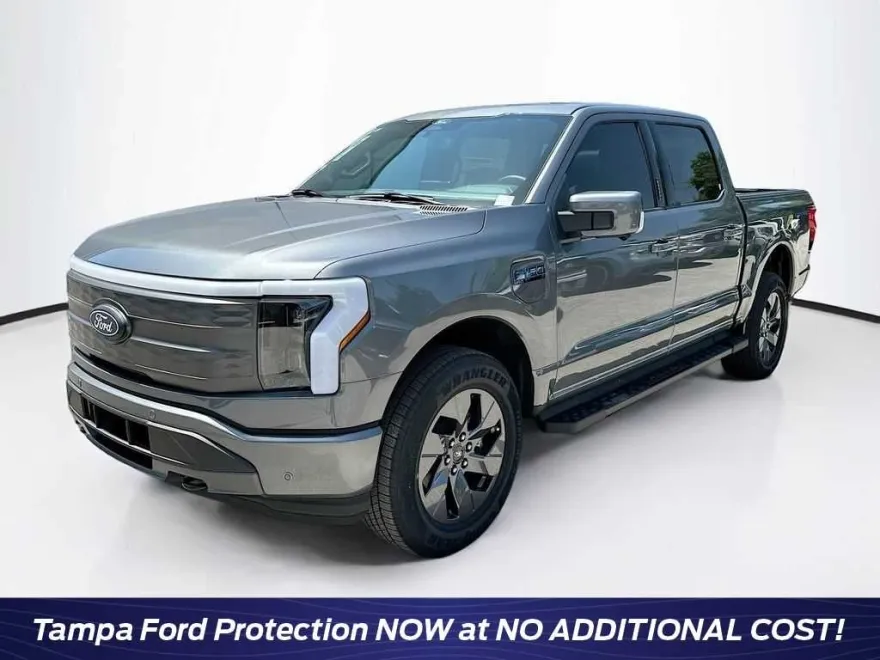 2025 Ford F-150 Lightning Lariat photo 1
