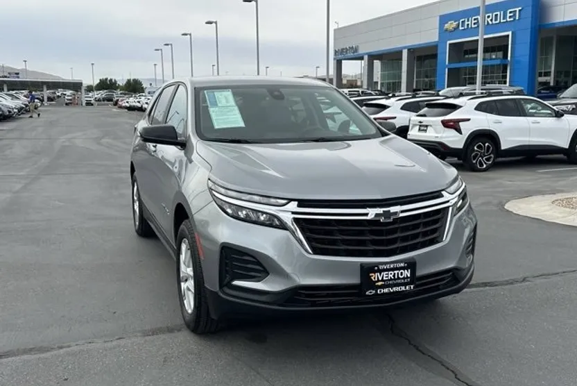 2023 Chevrolet Equinox LS photo 1